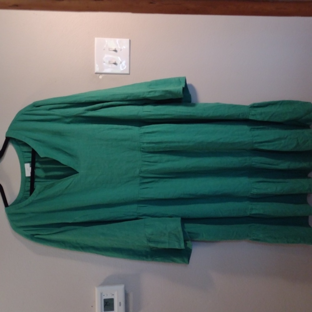 Women's J. Jill Jarin Dress Size 4X. Light weight  3 quarter length bell sleeves